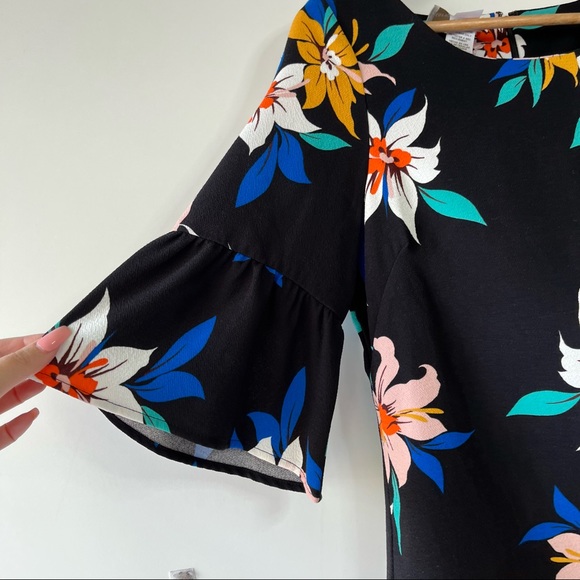 Corey Lynn Calter Anthropologie floral bell sleeve vibrant blouse - Picture 4 of 5